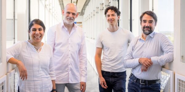 Teamfoto van onderzoekers Niloofar, Roman, Erik en Paul